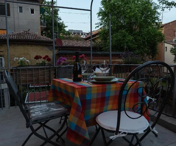 شقة Capo Di Lucca - In The Historical Center With Terrace