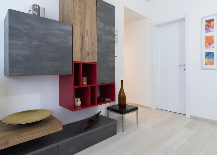 Capo Di Lucca - In The Historical Center With Terrace شقة بولونيا