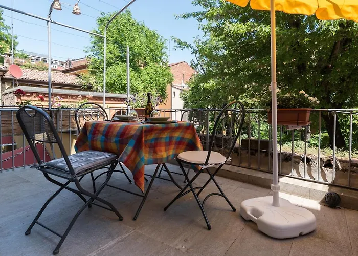 Capo Di Lucca - In The Historical Center With Terrace شقة بولونيا