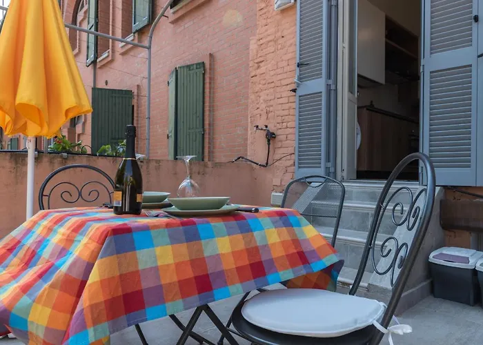 شقة Capo Di Lucca - In The Historical Center With Terrace بولونيا